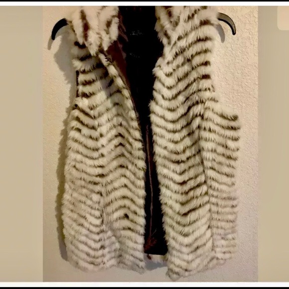 Sold!! Me Jane, Faux- Fur Vest XL - Picture 2 of 5